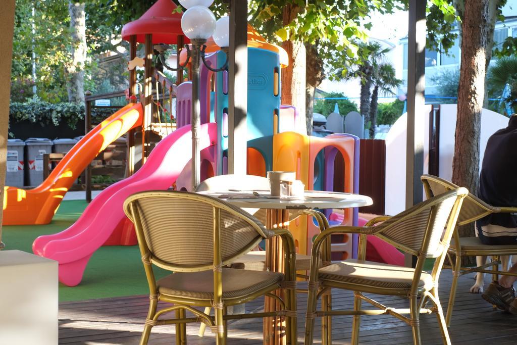 Hotel Fra I Pini Rimini Eksteriør billede