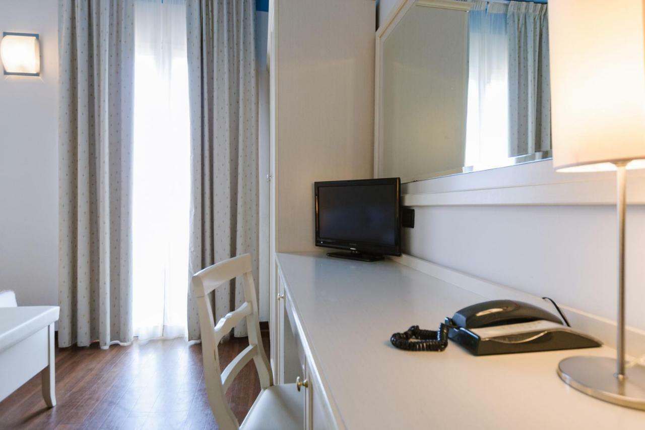 Hotel Fra I Pini Rimini Eksteriør billede